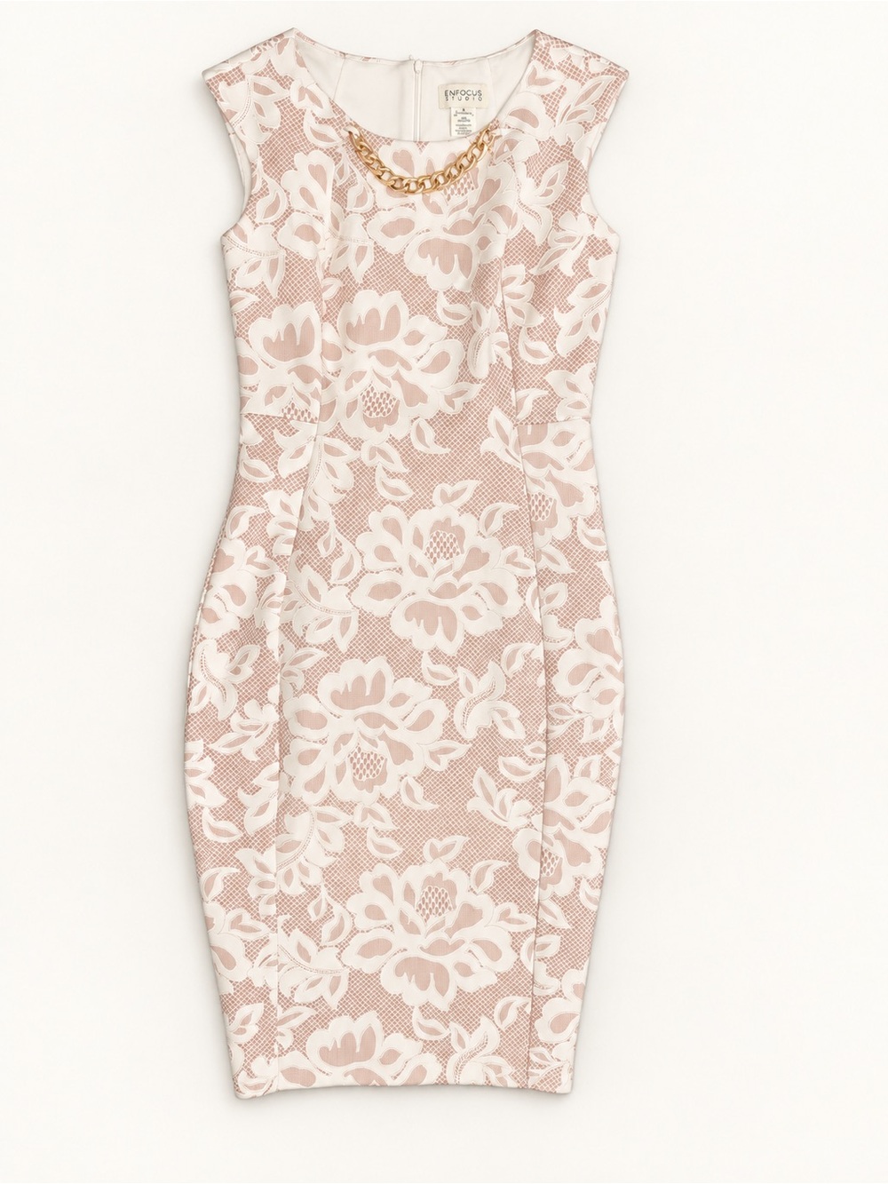 EN FOCUS Floral Lace Sheath Dress in Blush